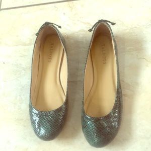 Talbots green alligator style flats 7.5
